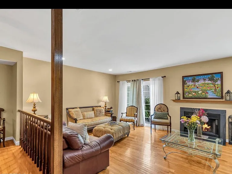 320 Harvard Pl — Photo 7