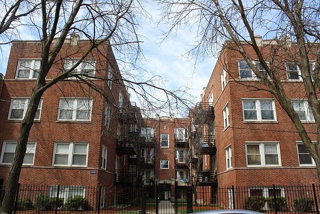 1st image of 4332 N Sacramento Ave APT 3N