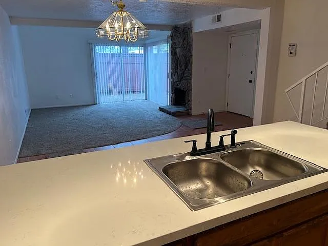3 bed, 1259 sqft, $2,950 — Photo 3