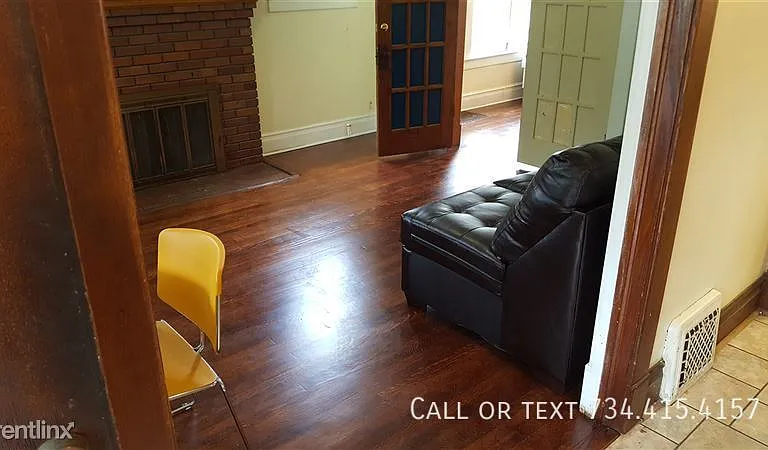 1002 Packard St — Photo 22