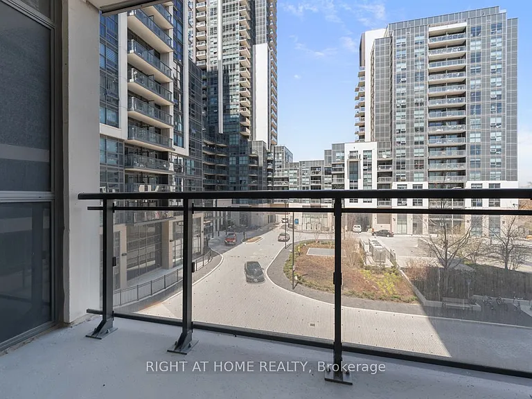 10 Meadowglen Pl — Photo 28