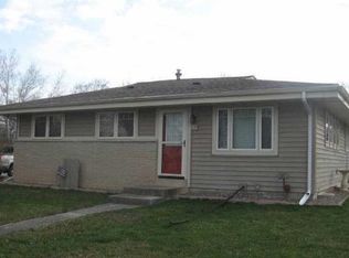 230 Shore Dr, Mukwonago, WI 53149