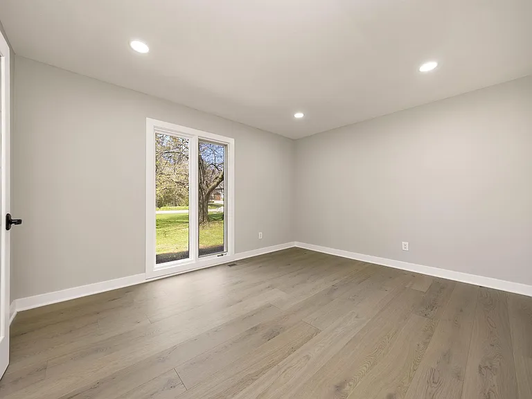 5240 Clarendon Crest St — Photo 17