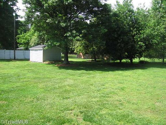 4th image of 9 Round Oak Ct