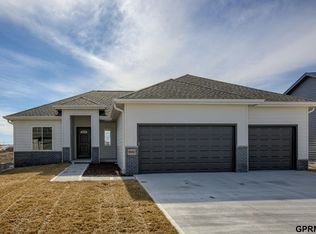 18463 Greenleaf St, Omaha, NE 68136