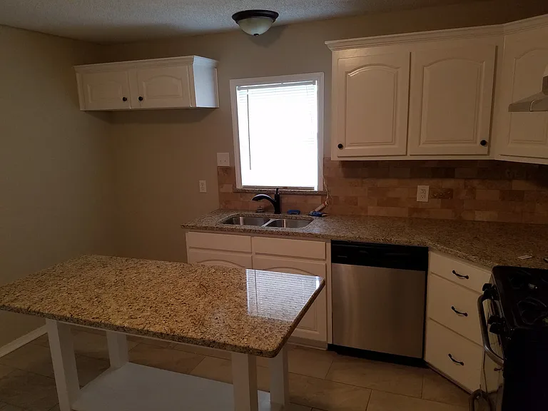 3144 Olive Pl — Photo 5
