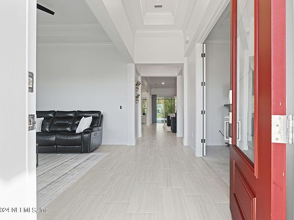 4th image of 385 LATROBE Avenue