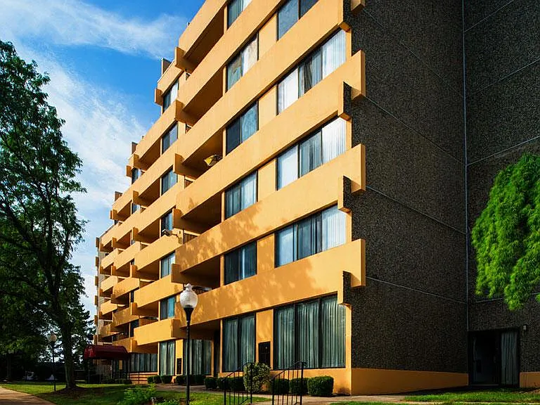Claremont Towers — Photo 11