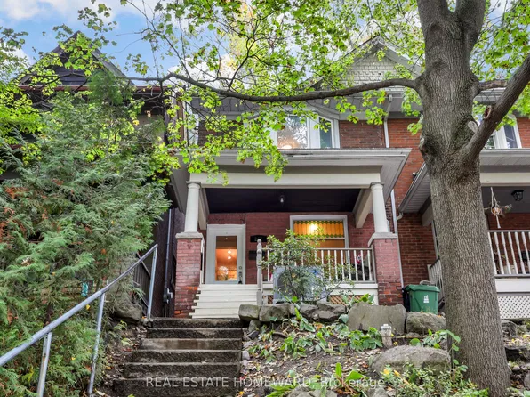 207 Waverley Rd, Toronto, ON M4L 3T4
