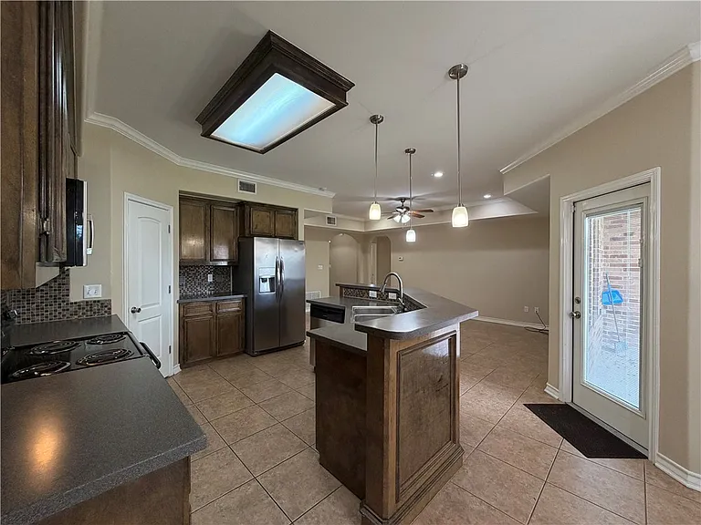 6905 Aaron Dr — Photo 10