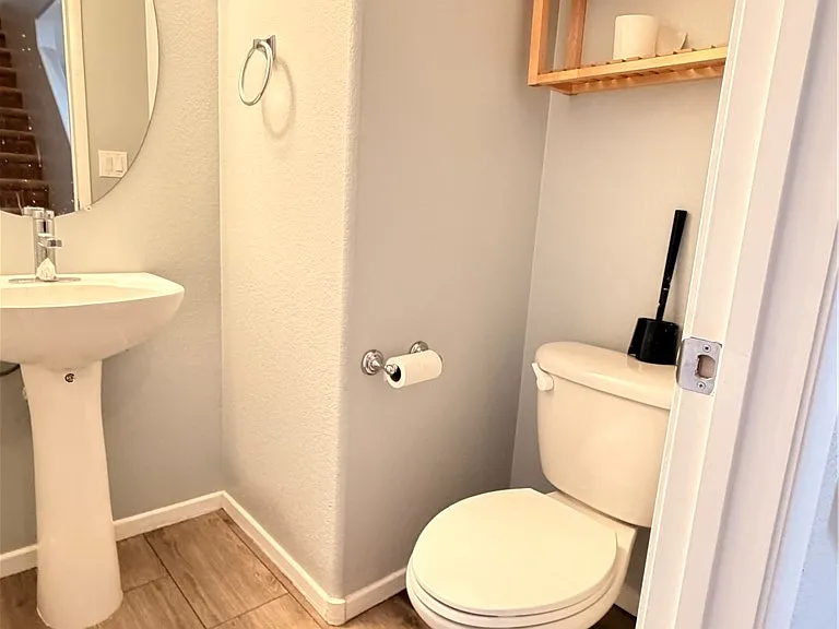7237 Mineral Park Ave — Photo 10