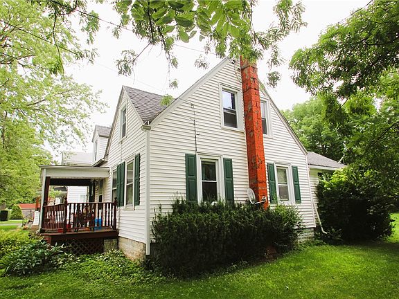 2nd image of 428 Clinton St
