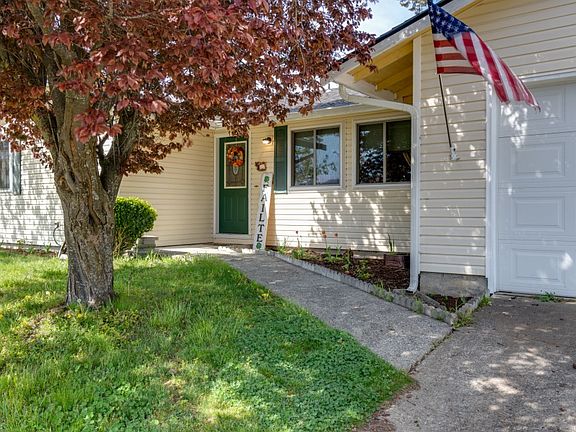 4th image of 660 NW Hiyu Dr