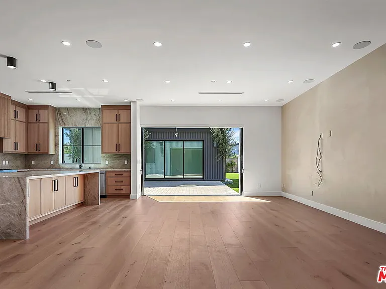 5917 Rhodes Ave — Photo 10