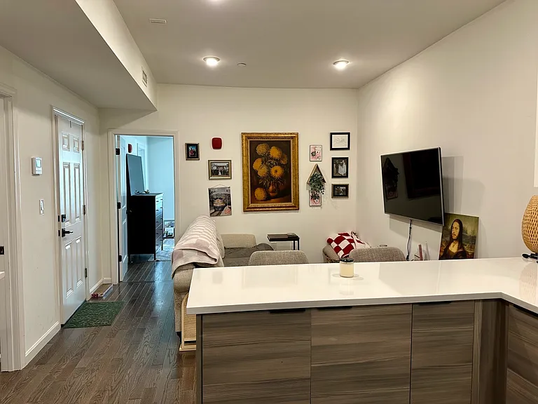 92 Lexington St #2 — Photo 3