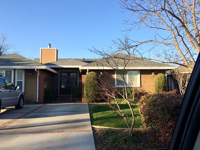 821 E Minnesota Ave — Photo 6