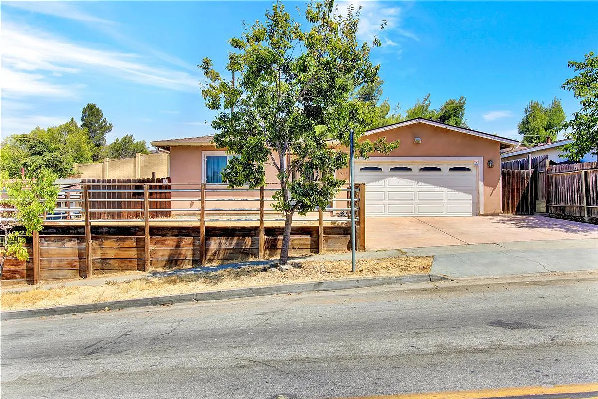4944 Snow Dr photo 1