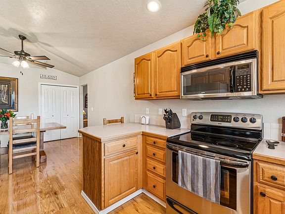 5th image of 1050 E Cougar Creek Ct