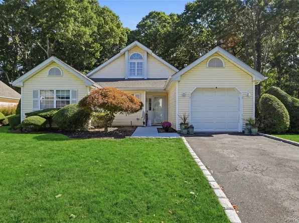 23 Saddlebrook Court, Middle Island, NY 11953