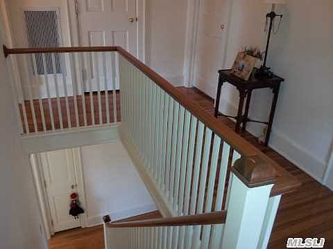 4th image of 312 Warwick Ave