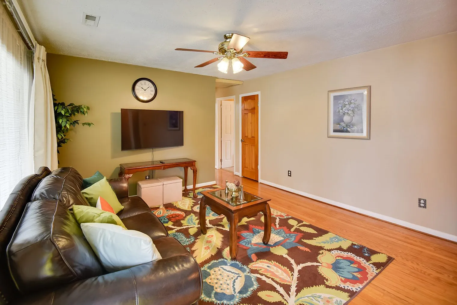 4 bed, 2.0 bath, 1496 sqft, $3,162 — Photo 2