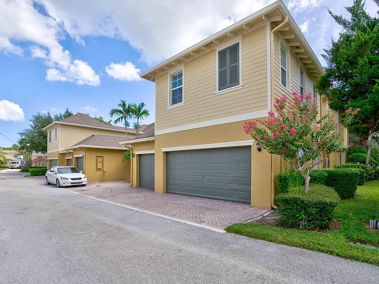 158 W Thatch Palm Cir — Photo 19