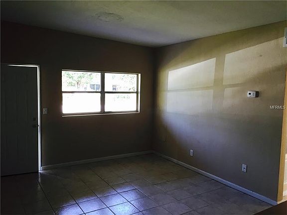 4th image of 105 Country Club Cir