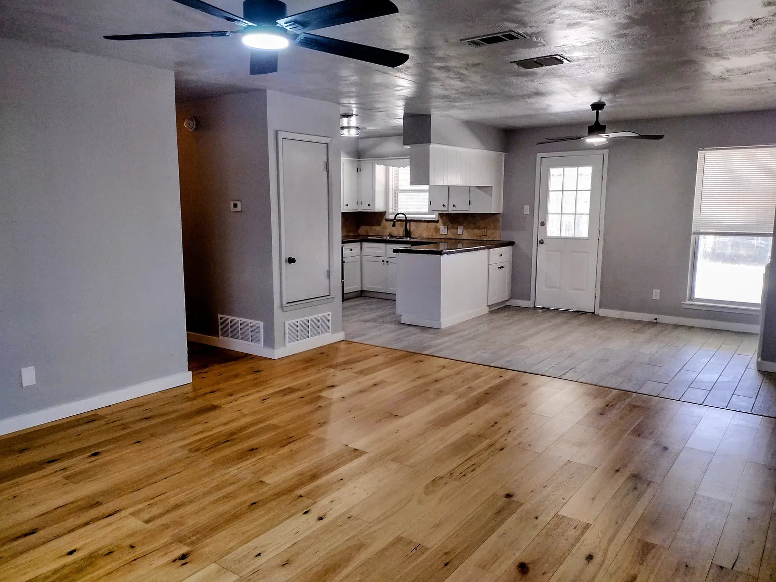 3 bed, 1200 sqft, $1,700 — Photo 1