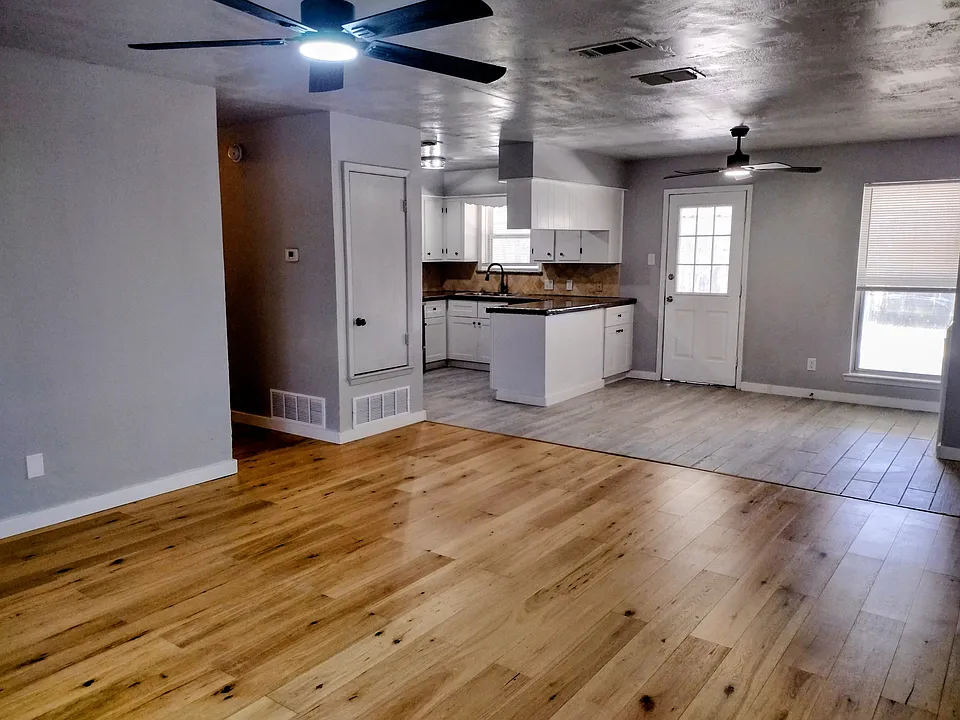 408 E Kaufman St