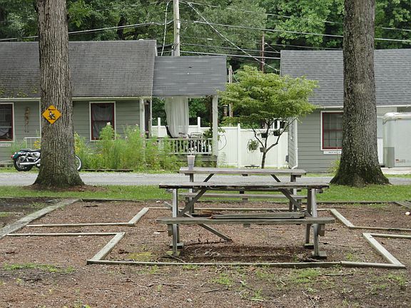 2nd image of 18 Bent Oak Dr
