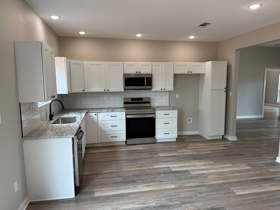 1st image of 124 Pecan Dr