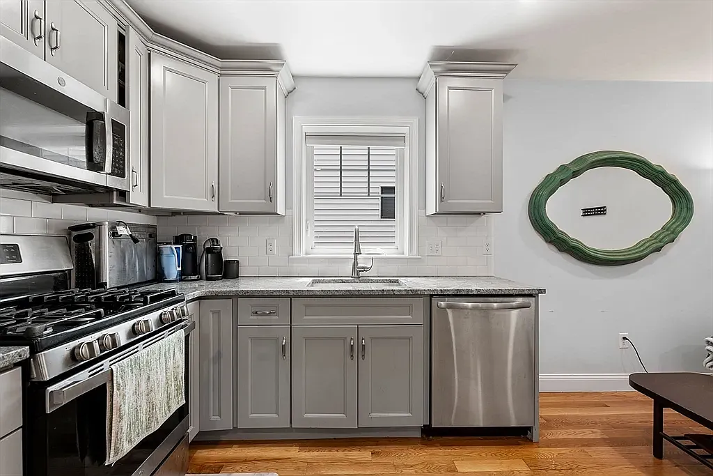 2 bed, 9999 sqft, $3,000 — Photo 2