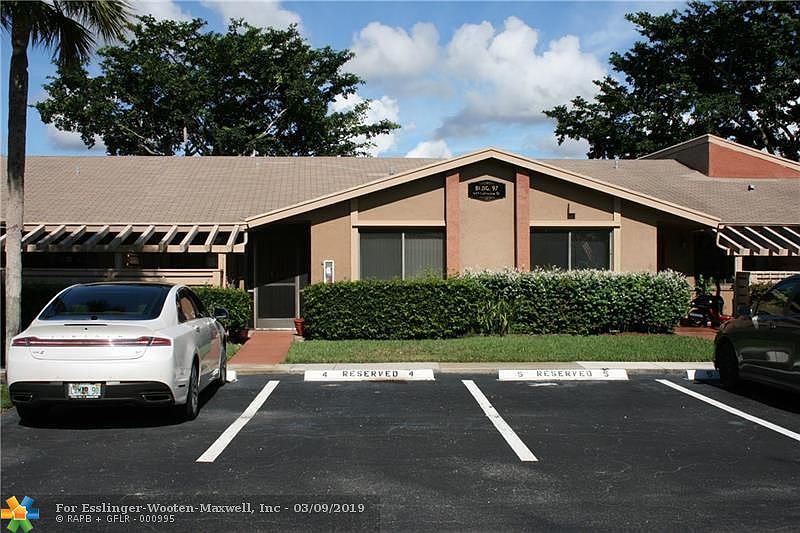 1st image of 445 Lakeview Dr APT 4