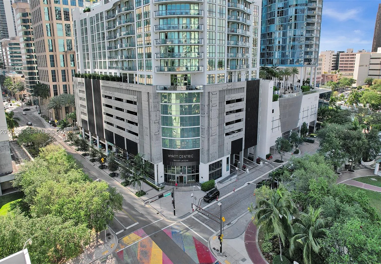 100 Las Olas Condo — Photo 1