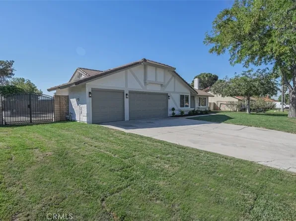 211 W Columbine Ave, Rialto, CA 92377