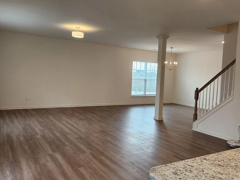 155 Wellesly Ave — Photo 6