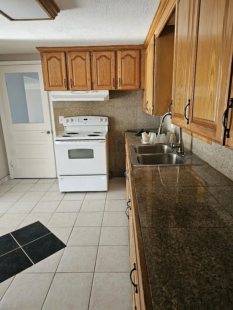 4 bed, 1828 sqft, $1,300 — Photo 2