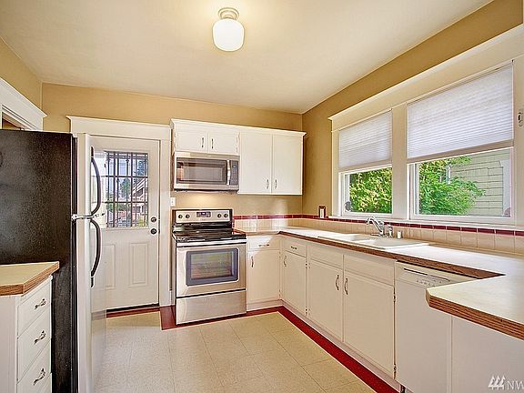 5th image of 1009 S Steele St