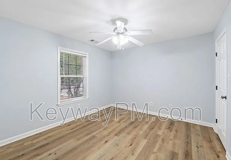 1512 Abby Way — Photo 11