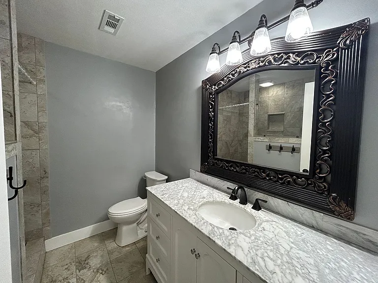 221 N 780 E — Photo 15