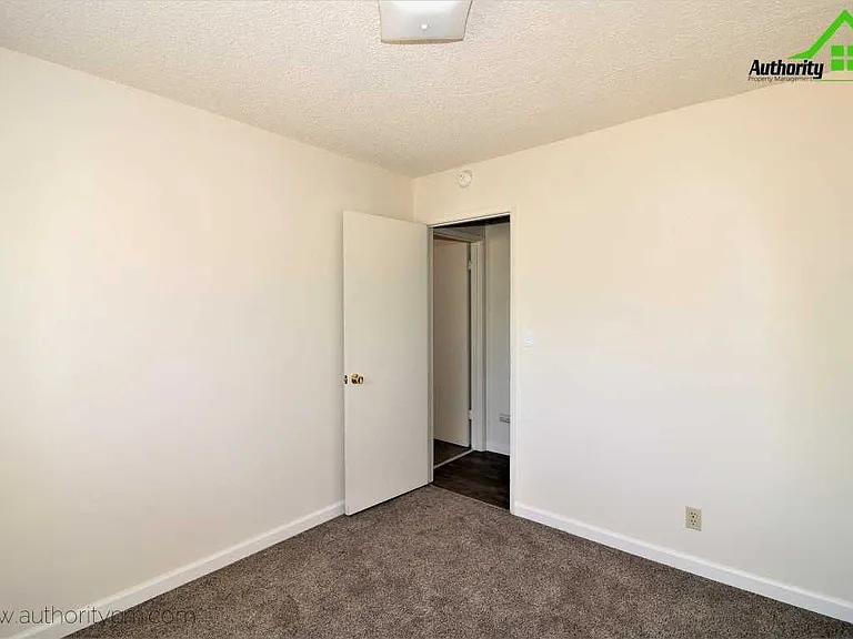 3994 Mercury Dr — Photo 11