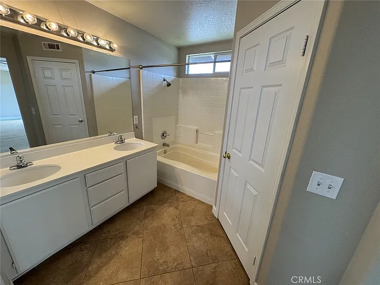 7030 Fontaine Pl — Photo 20