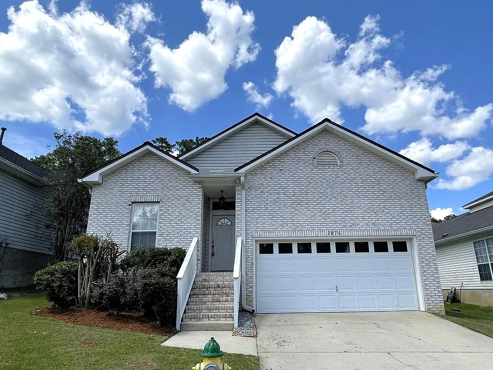 2876 Alexis Ln