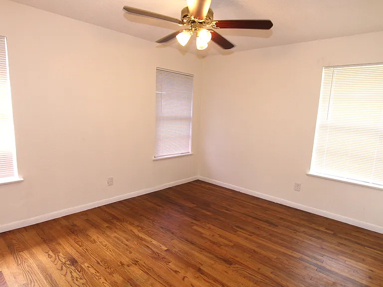 7000 Thurston Dr — Photo 8