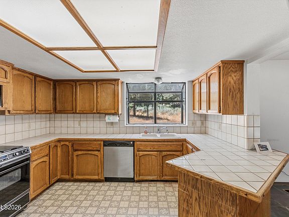 5th image of 3684 Lakeview Rd