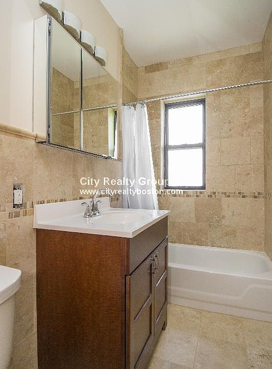 2nd image of 435 Walnut Ave #U8