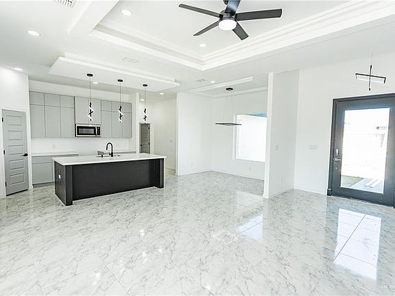 5th image of 813 Fannin St