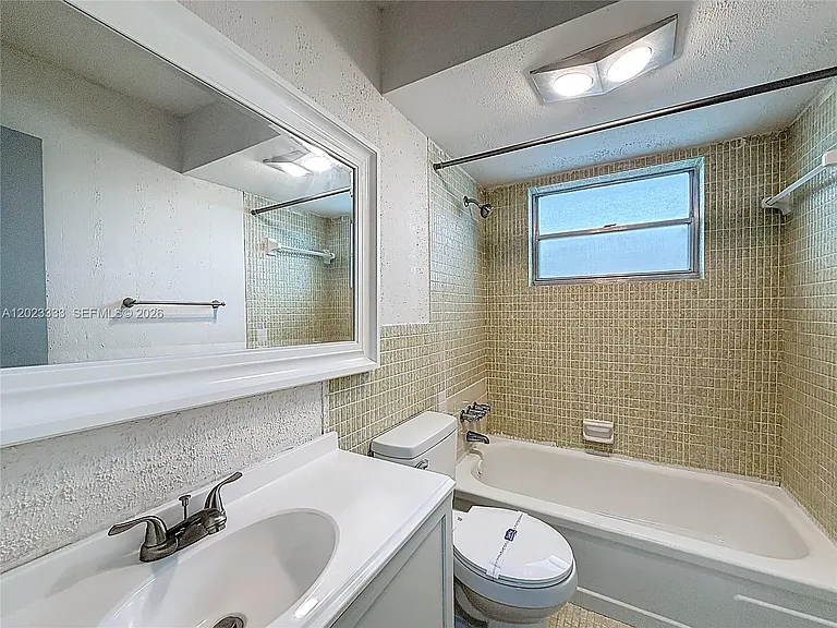1000 NE 14th Ave #411 — Photo 9