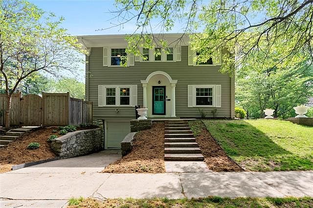 1st image of 440 W 61st St