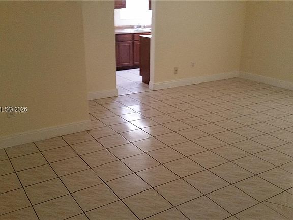 3rd image of 807 SW 5th Ct